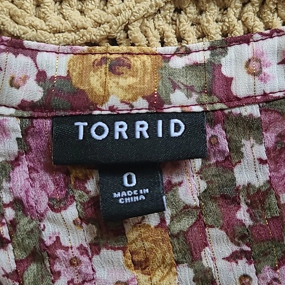 Torrid Crinkle Chiffon Smocked Floral Blouse - Size 0 (L 12) - Picture 6 of 9